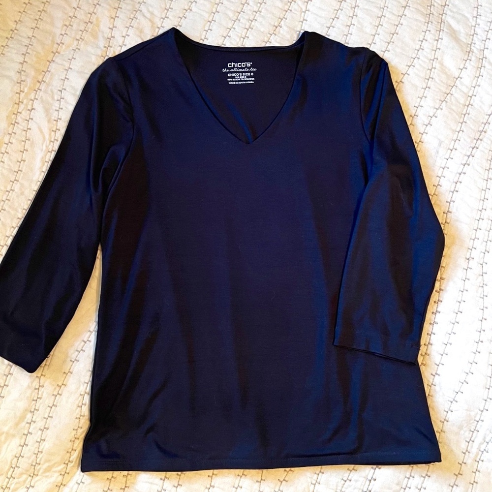 Chico's Touch of Cool Black V-Neck Tee - Size 0 (Size Small)